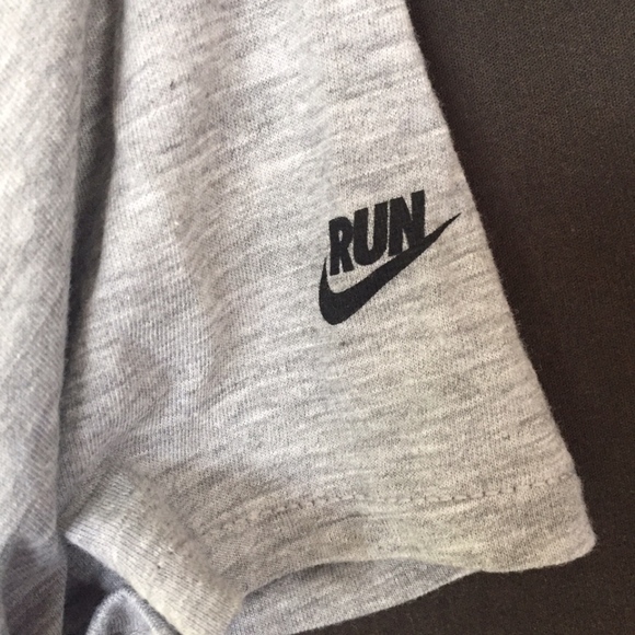 NWT NIKE Women DRI-FIT Cotton RUN Graphic TEE NYC Performance Top - Picture 2 of 4